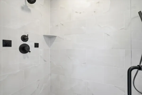 $950,000 | 5 Mackenzie Court, Bloomington, IL 61704