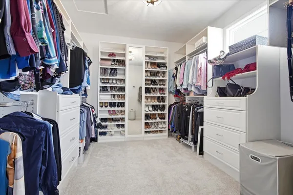 $950,000 | 5 Mackenzie Court, Bloomington, IL 61704