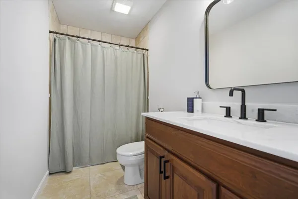 $950,000 | 5 Mackenzie Court, Bloomington, IL 61704