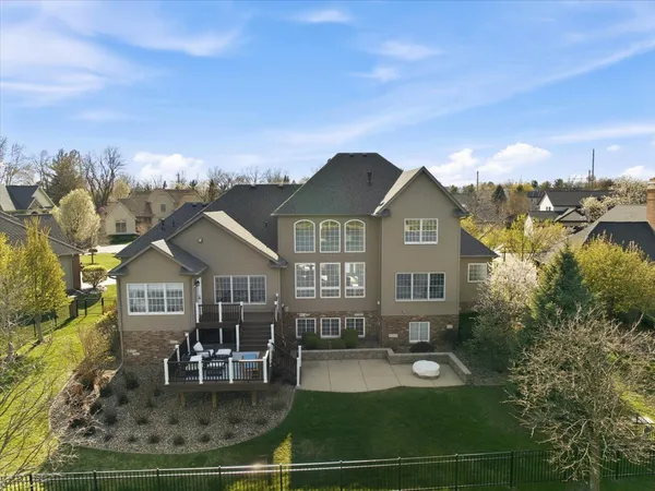 $950,000 | 5 Mackenzie Court, Bloomington, IL 61704