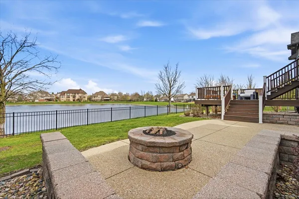 $950,000 | 5 Mackenzie Court, Bloomington, IL 61704