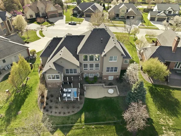 $950,000 | 5 Mackenzie Court, Bloomington, IL 61704