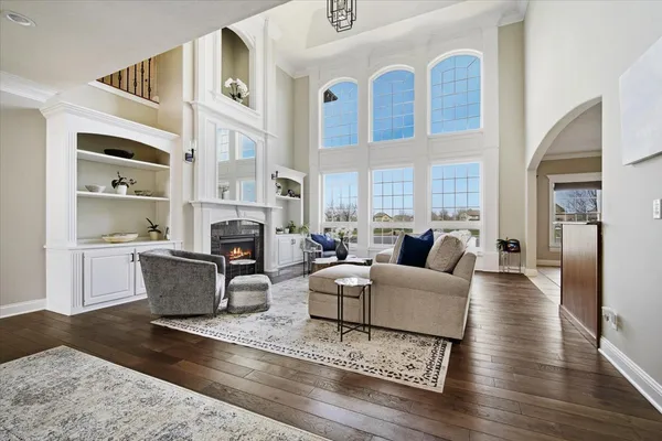 $950,000 | 5 Mackenzie Court, Bloomington, IL 61704