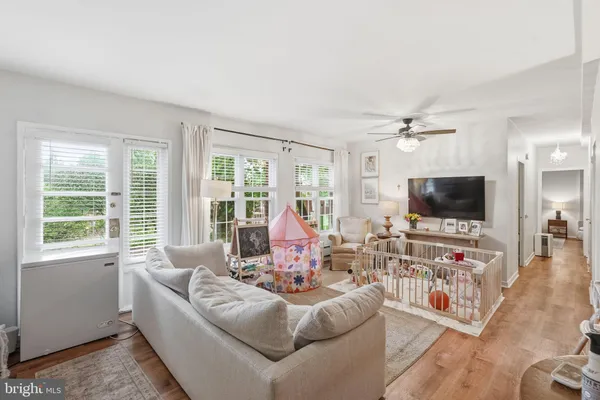 $3,000 | 3727 Lyons Lane, Unit 3727, Alexandria, VA 22302