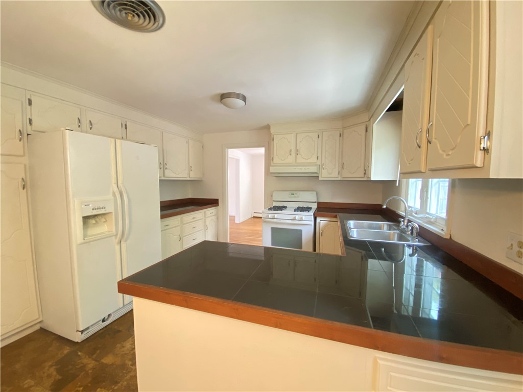 122 Cindy Lane Warwick, RI 02886 - Photo 7 of 20