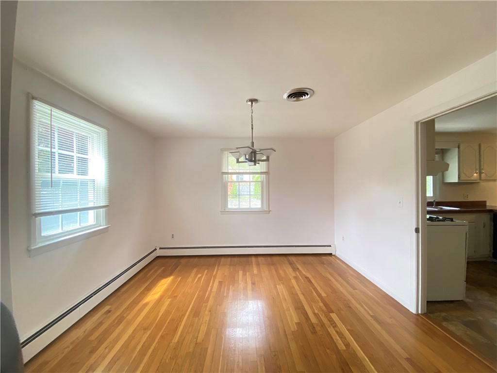 122 Cindy Lane Warwick, RI 02886 - Photo 8 of 20