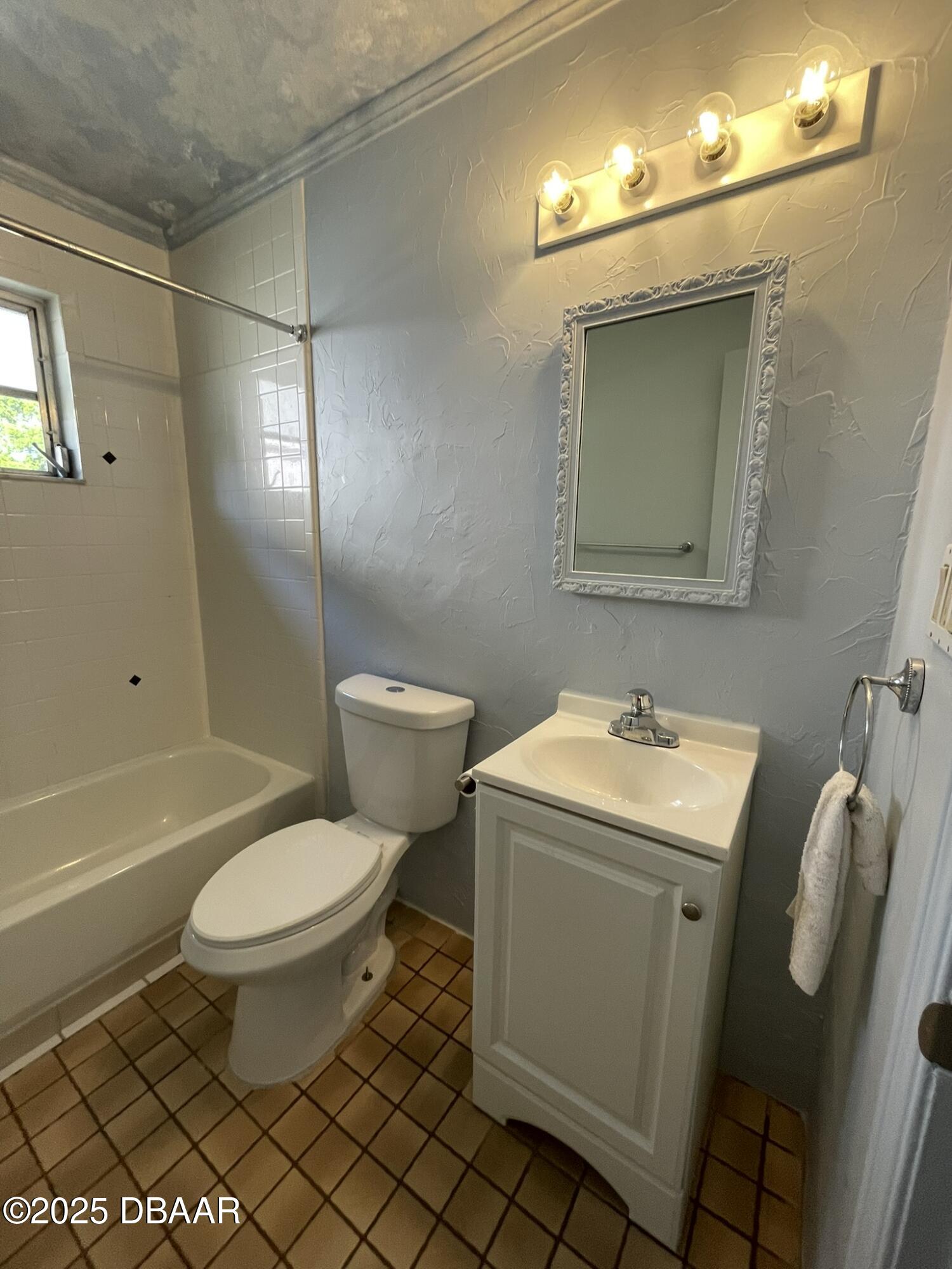 113 Fox Place Port Orange, FL 32127 - Photo 27 of 40 a bathroom with a sink toilet and shower