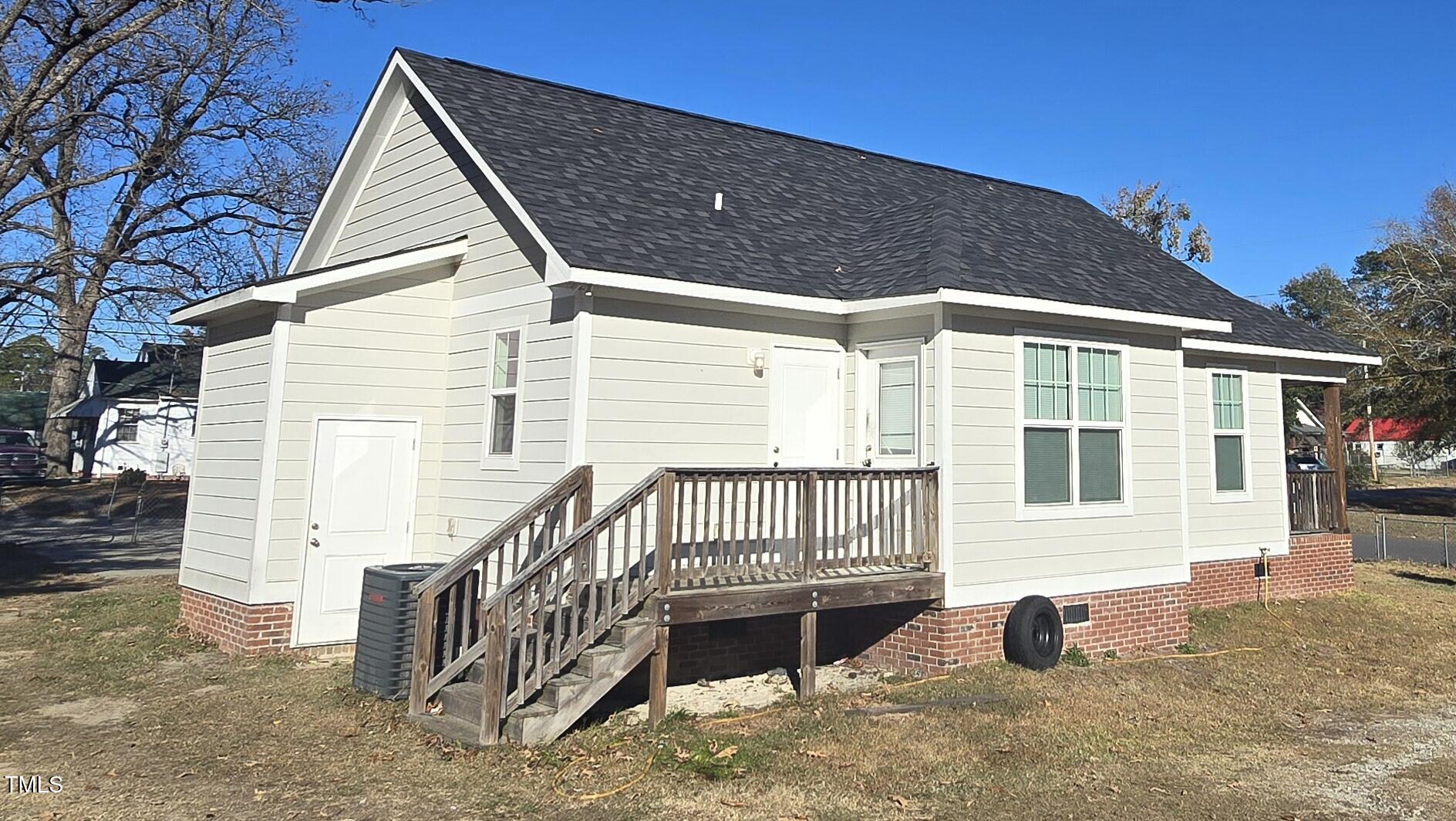 200 South Rozier Street Lumberton, NC 28358 - Photo 8 of 38 20241207_1425255