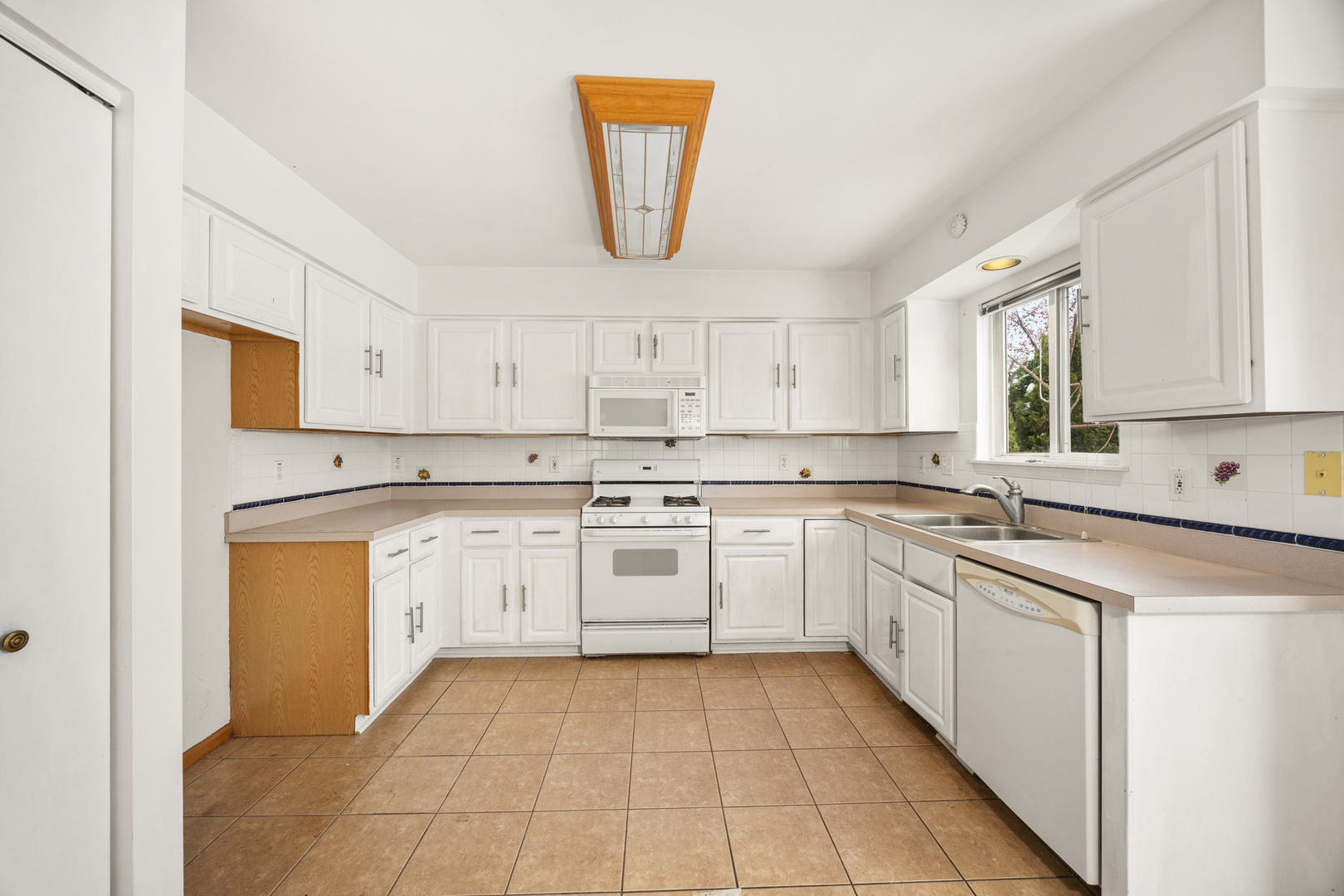 14252 South Hemingway Circle Plainfield, IL 60544 - Photo 14 of 36 a kitchen with granite countertop white cabinets and white appliances