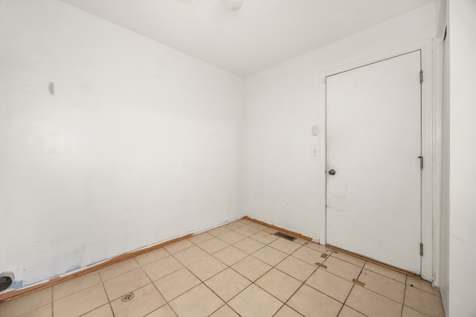 14252 South Hemingway Circle Plainfield, IL 60544 - Photo 35 of 36 a view of an empty room