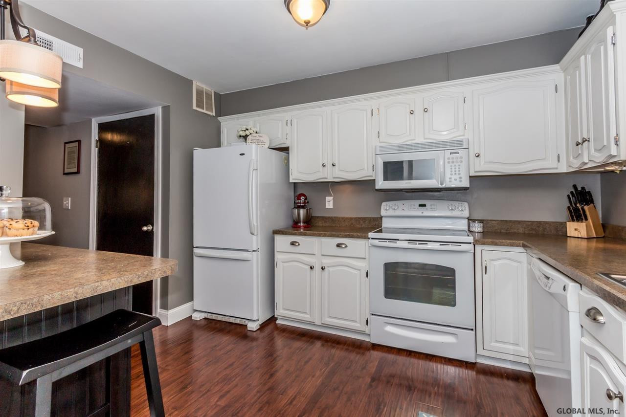 61 Snowberry Road Malta, NY 12020 - Photo 5 of 24 Photo 5