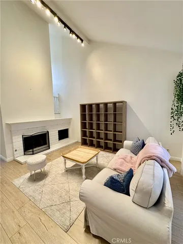 $3,800 | 19 Dartmouth, Irvine, CA 92612