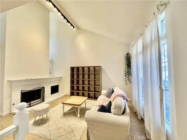 $3,800 | 19 Dartmouth, Irvine, CA 92612