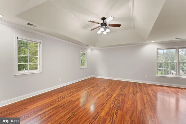 a view of a big room with closet and windows