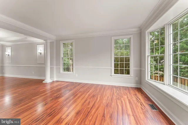 a view of livingroom with furniture