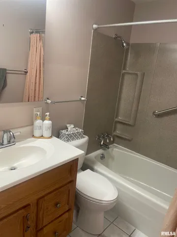 $269,500 | 1612 West Teton Drive, Peoria, IL 61614