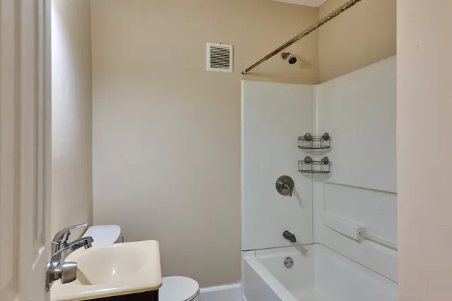 $1,350 | 198 Court Street, Unit 12, Binghamton, NY 13901