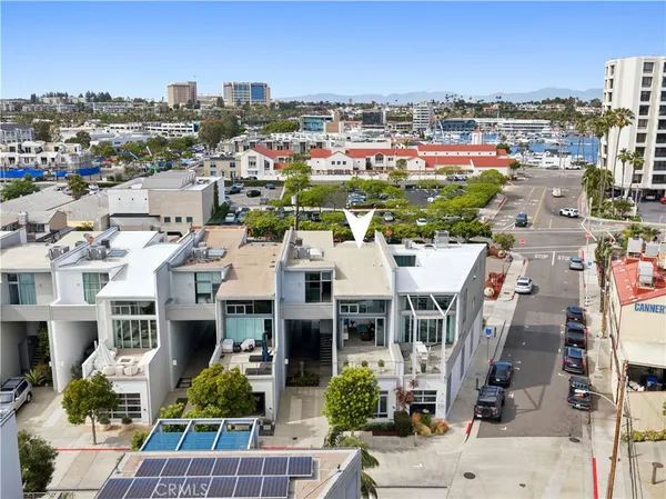 $4,395,000 | 517 30th Street, Newport Beach, CA 92663