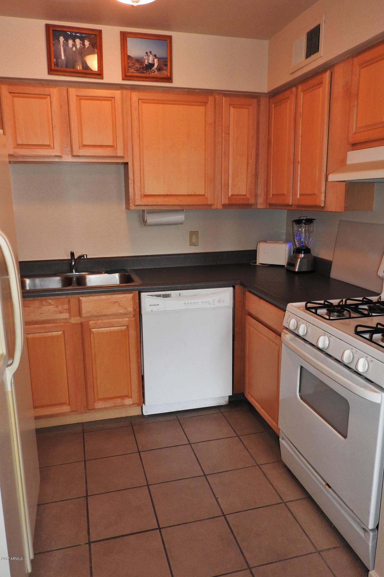 4950 North Miller Road, Unit 237 Scottsdale, AZ 85251 - Photo 4 of 8 3-Kitchen