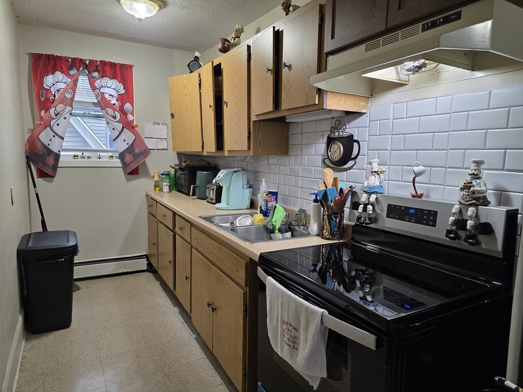 4 Home Street Worcester, MA 01609 - Photo 6 of 20