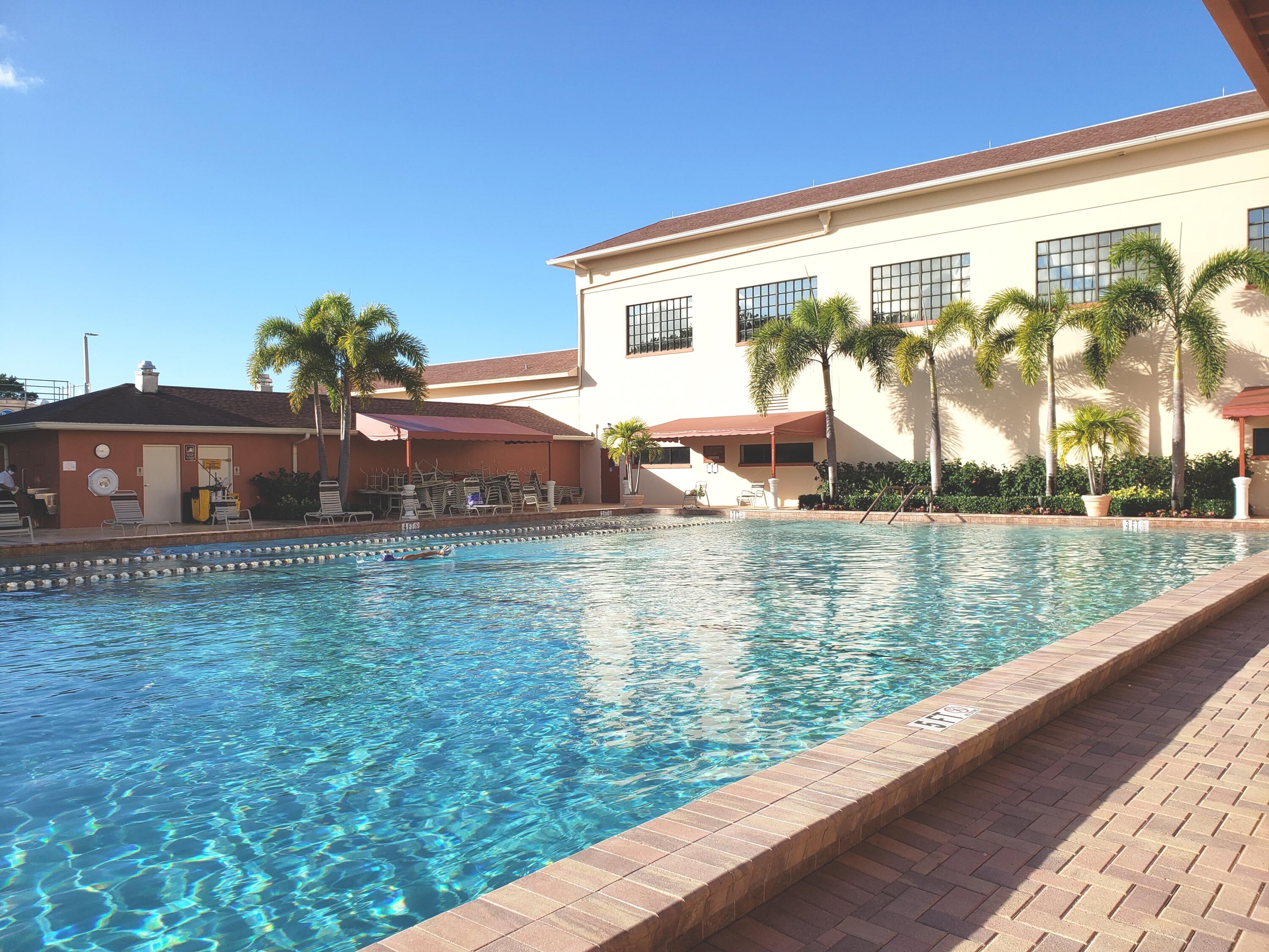 154 Suffolk F Boca Raton, FL 33434 - Photo 18 of 32 Outdoor pool