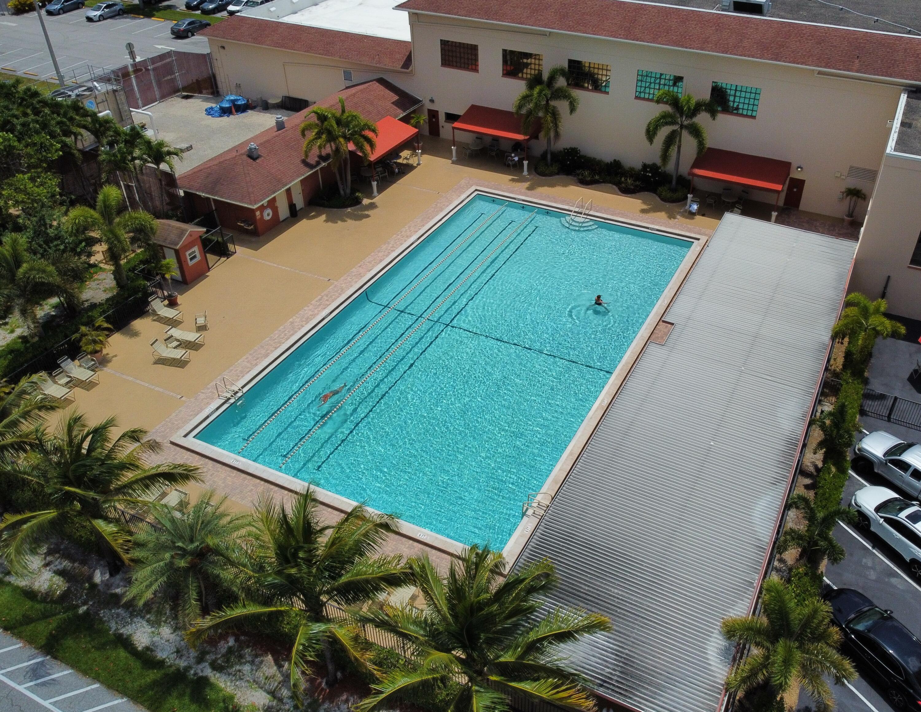 154 Suffolk F Boca Raton, FL 33434 - Photo 19 of 32 Outdoor pool