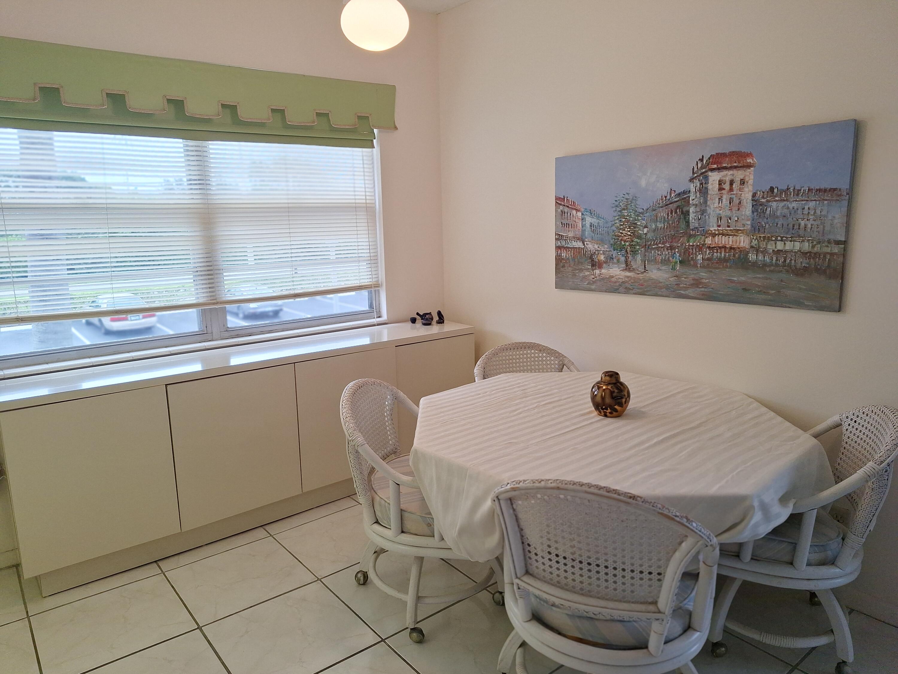 154 Suffolk F Boca Raton, FL 33434 - Photo 5 of 32 dining room