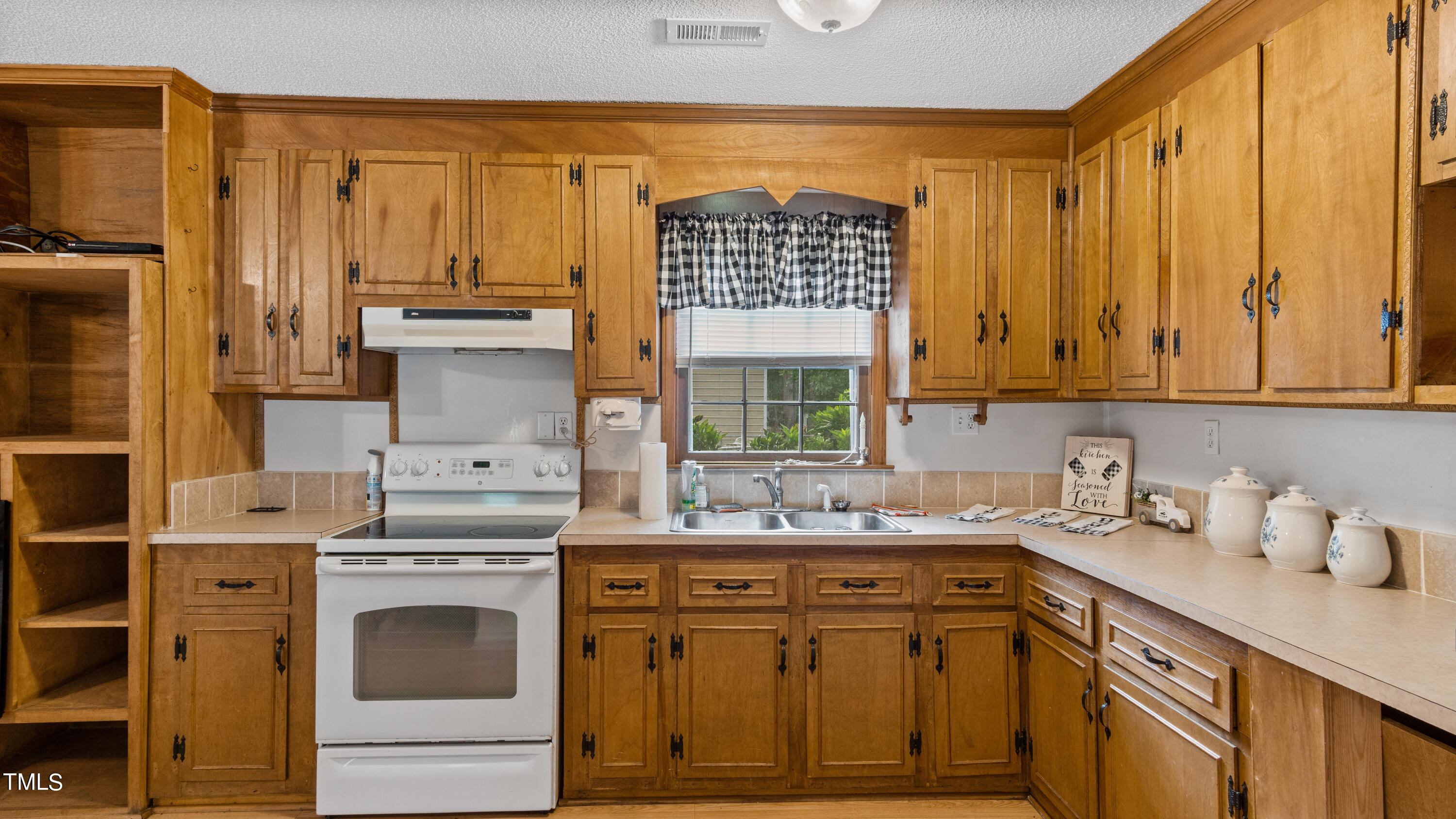 125 Walter Street Manson, NC 27553 - Photo 9 of 39 a utility room with dryer and washer