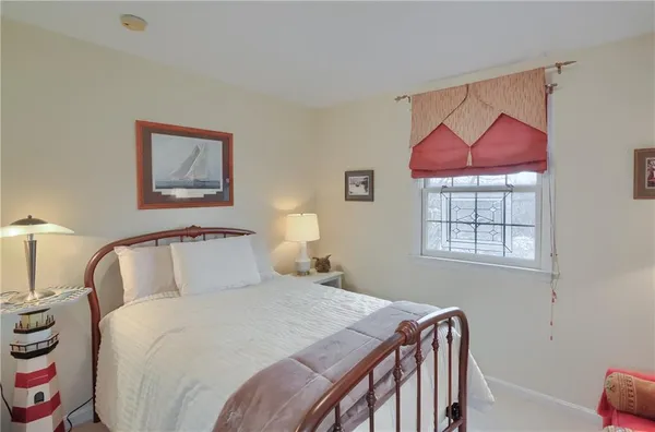 $289,900 | 109 Woodcrest Drive, Coraopolis, PA 15108