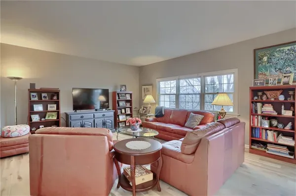 $289,900 | 109 Woodcrest Drive, Coraopolis, PA 15108