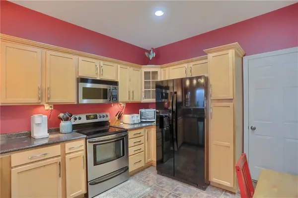 $289,900 | 109 Woodcrest Drive, Coraopolis, PA 15108