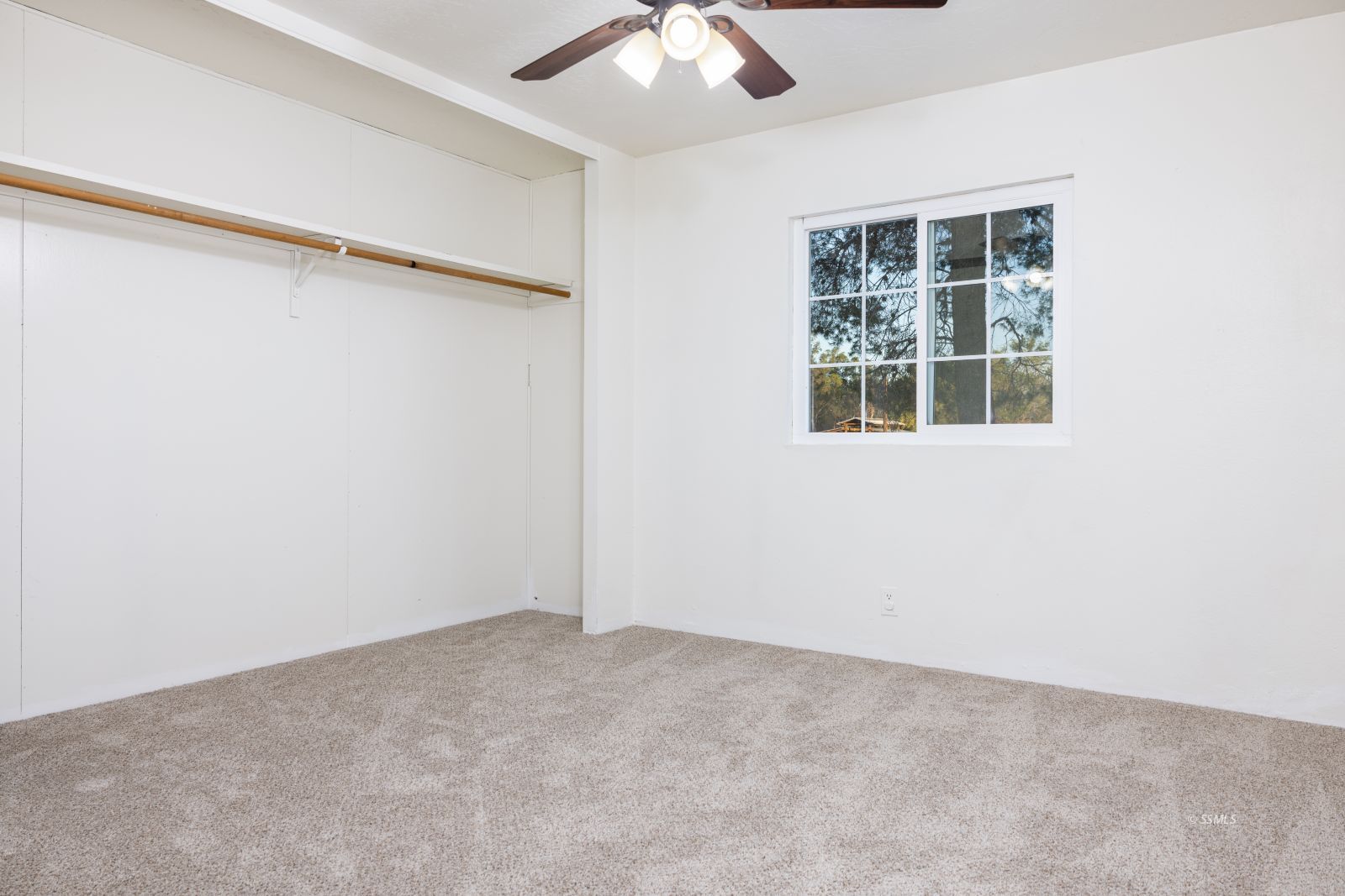 828 North Victor Street Ridgecrest, CA 93555 - Photo 25 of 50 an empty room with a window and a fan