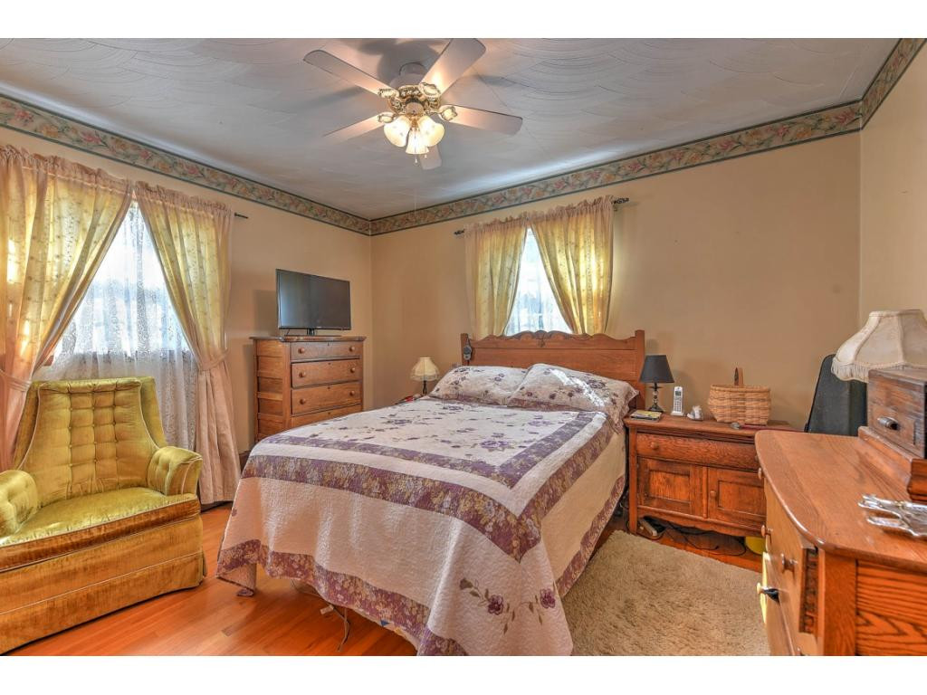 2572 Hickory Tree Road Bluff City, TN 37618 - Photo 16 of 28 Spacious bedrooms