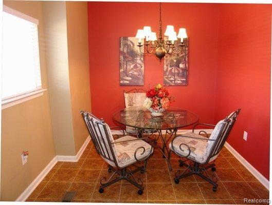 22698 Goddard Road, Unit 15 Taylor, MI 48180 - Photo 3 of 11 Dining Area