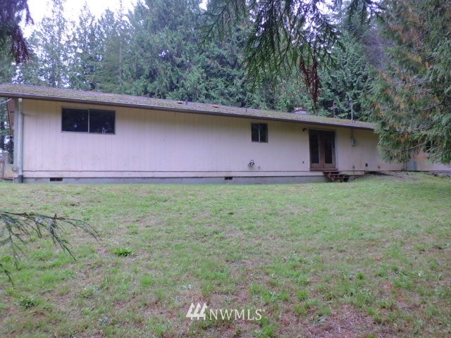 578 Brown Road East Chehalis, WA 98532 - Photo 2 of 16 a backyard of a house with lots of green space