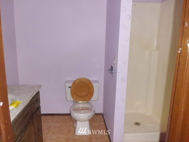 578 Brown Road East Chehalis, WA 98532 - Photo 15 of 16 a bathroom with a granite countertop toilet and a sink