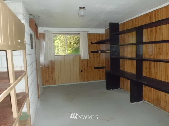 578 Brown Road East Chehalis, WA 98532 - Photo 10 of 16 a view of an empty room with a window
