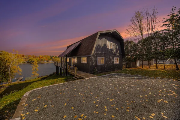 $799,000 | 1550 West Chilberg Road, Scottville, MI 49454