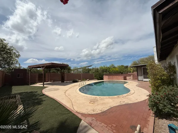 $2,300 | 625 North Brown Avenue, Tucson, AZ 85710