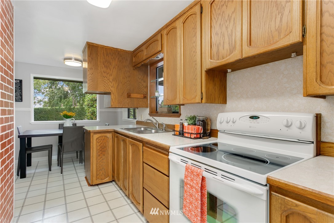 16612 106th Avenue Southeast Renton, WA 98055 - Photo 8 of 25