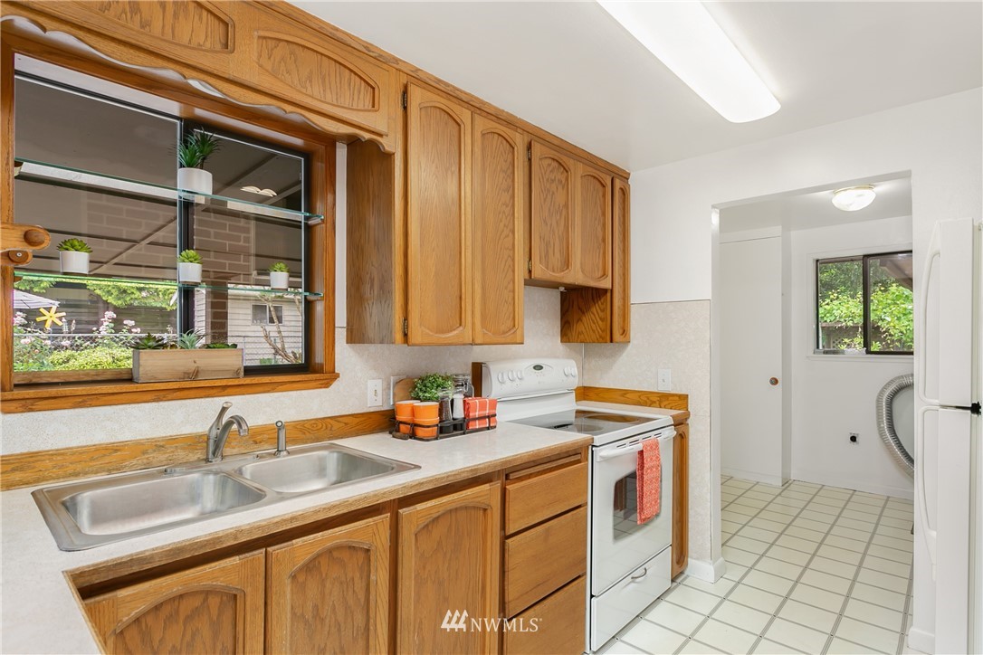 16612 106th Avenue Southeast Renton, WA 98055 - Photo 10 of 25