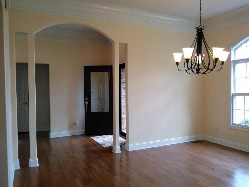 Arched entry at foyer