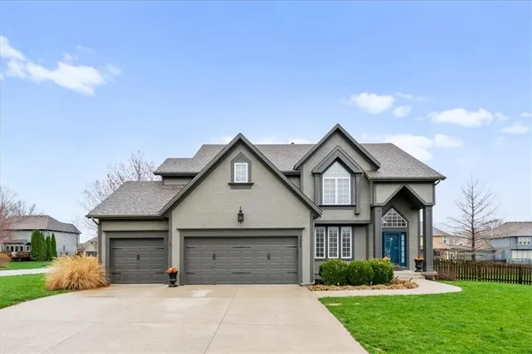 $560,000 | 5800 Northeast Sapphire Circle, Lee's Summit, MO 64064