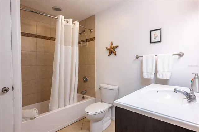 a dining room filled kitchen with a table and chairs