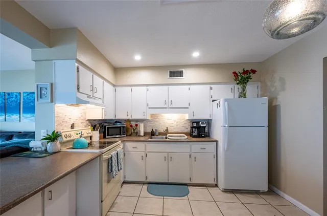 $3,500,000 | 1100 East 3rd Avenue, New Smyrna Beach, FL 32169