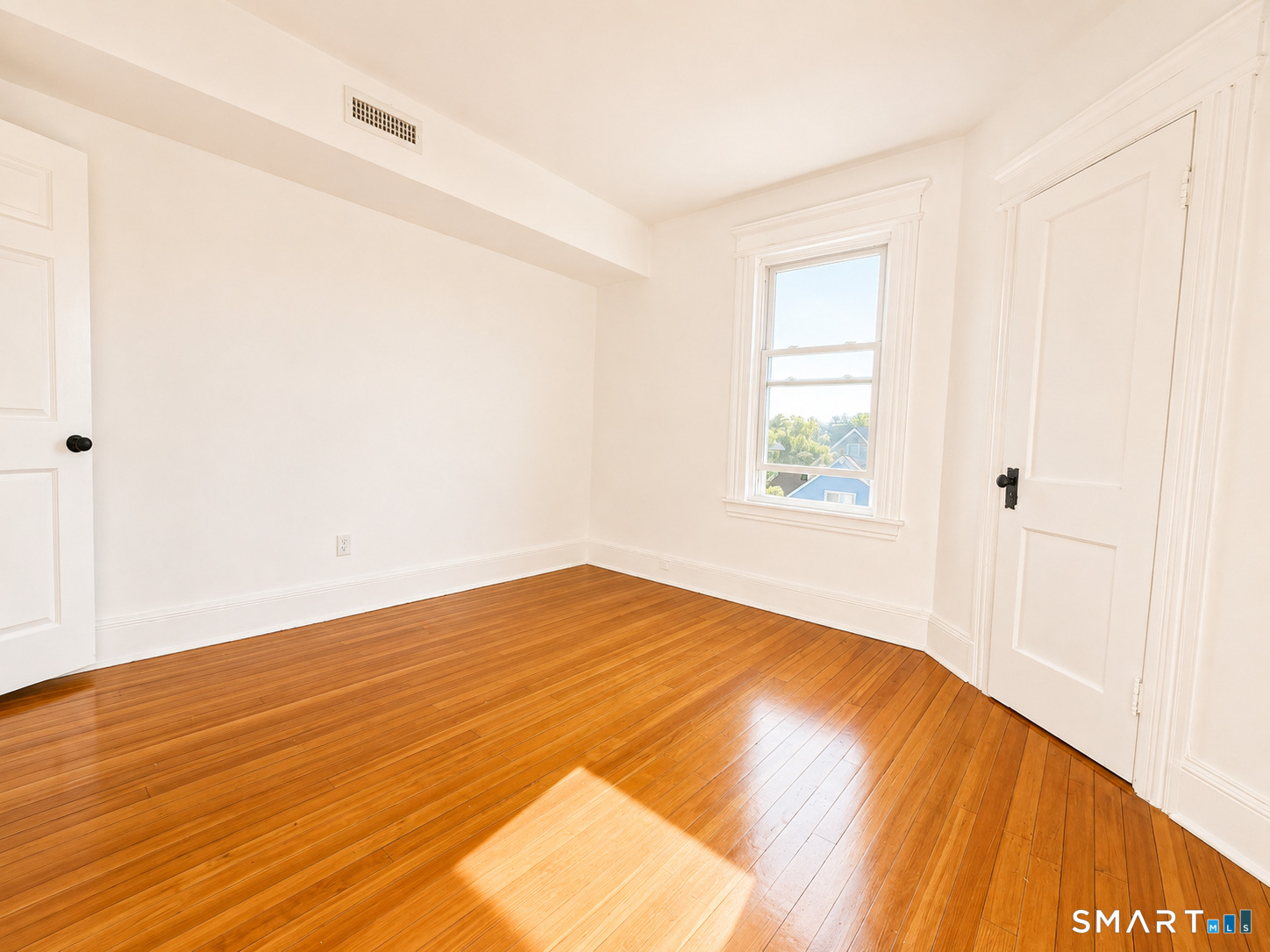 545 Huntington Road Bridgeport, CT 06610 - Photo 11 of 12 Gallery Image 11