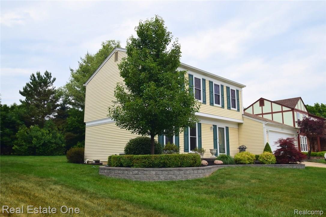 385 Arlington Drive Rochester, MI 48307 - Photo 63 of 64 SideRearYard (7) (Large).JPG