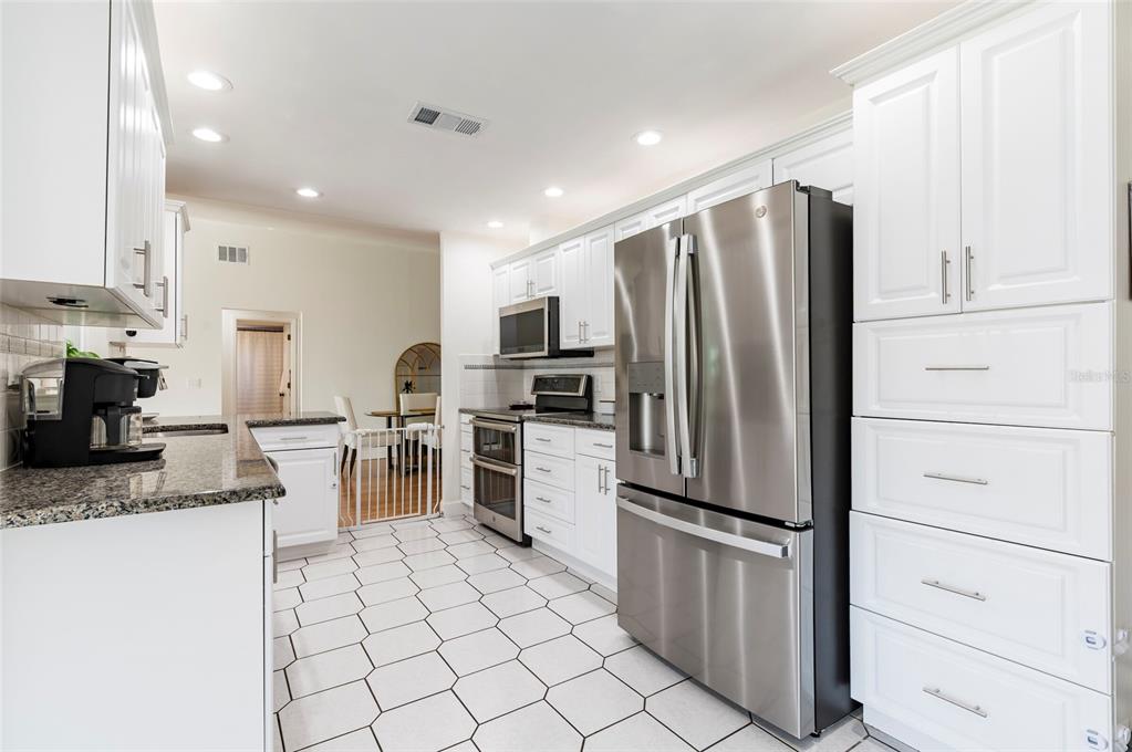 8194 124th Terrace Largo, FL 33773 - Photo 17 of 38