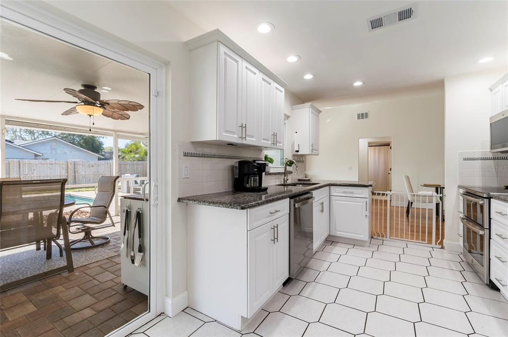 8194 124th Terrace Largo, FL 33773 - Photo 18 of 38