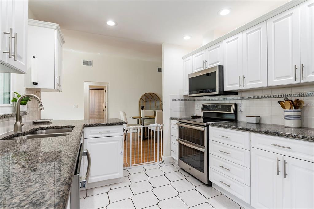 8194 124th Terrace Largo, FL 33773 - Photo 19 of 38